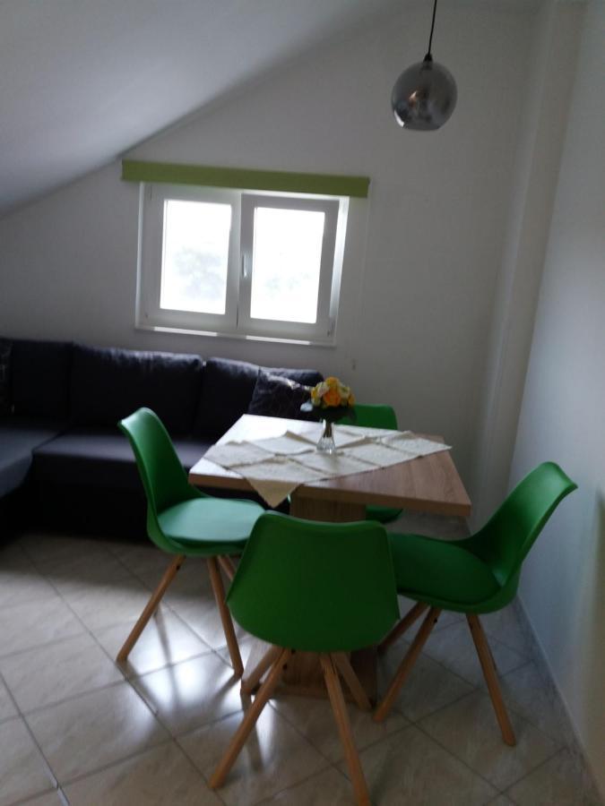 Lana Apartment *