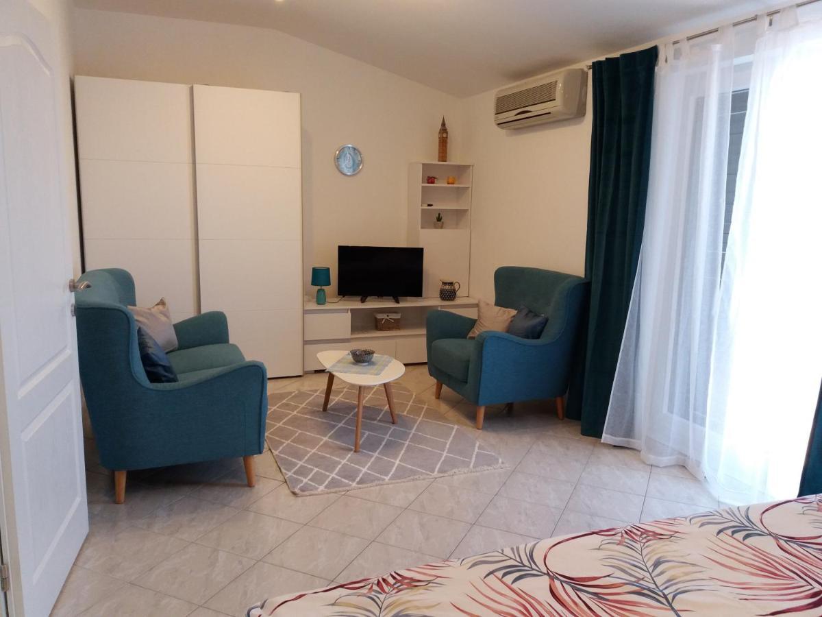 Lana Apartment *